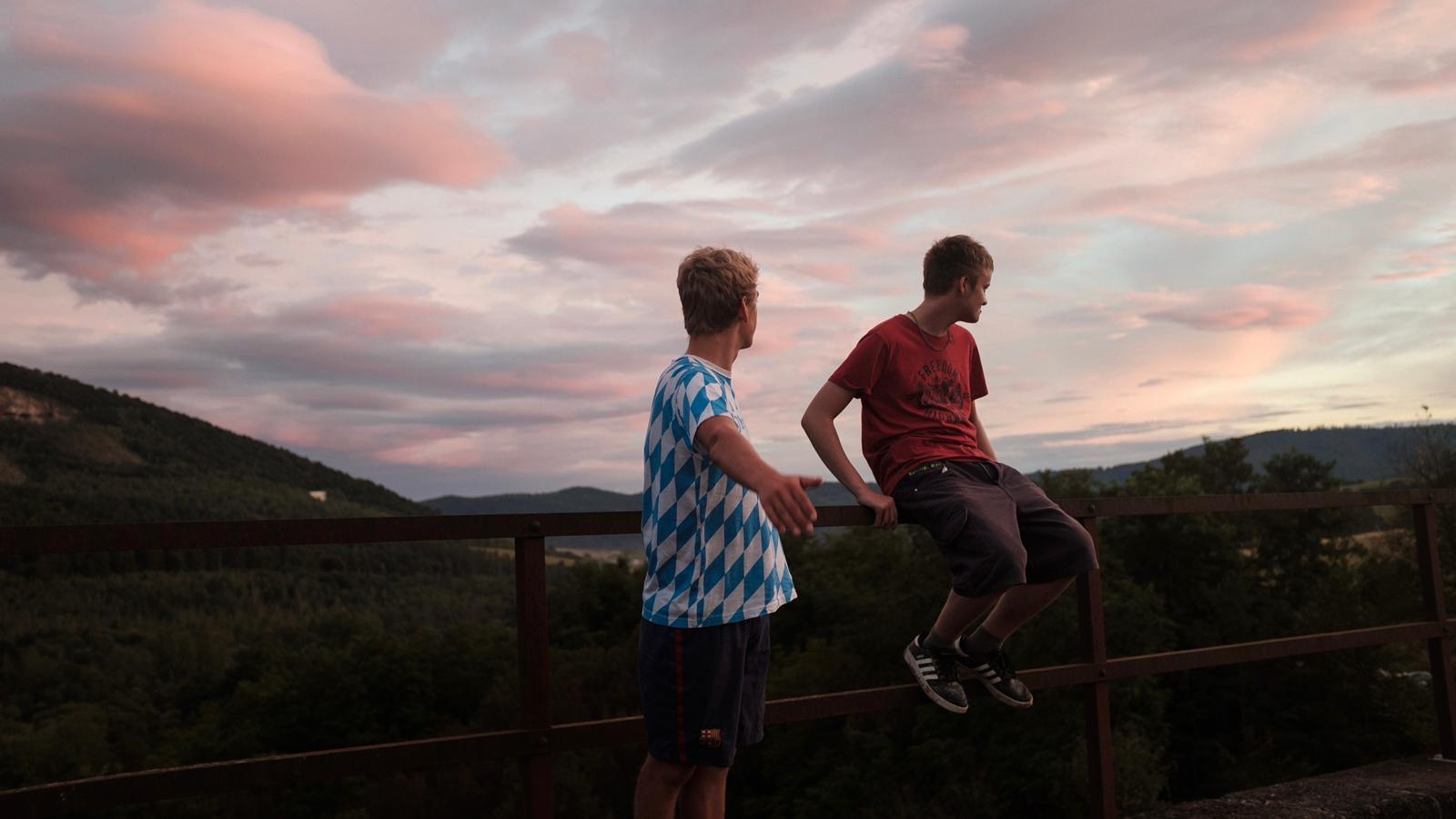 Záber z filmu Hore je nebo, v doline som ja